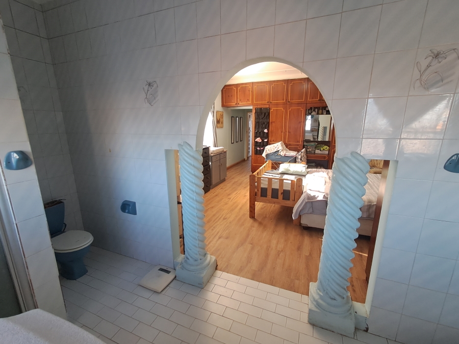 4 Bedroom Property for Sale in Van Riebeeck Hoogte Eastern Cape